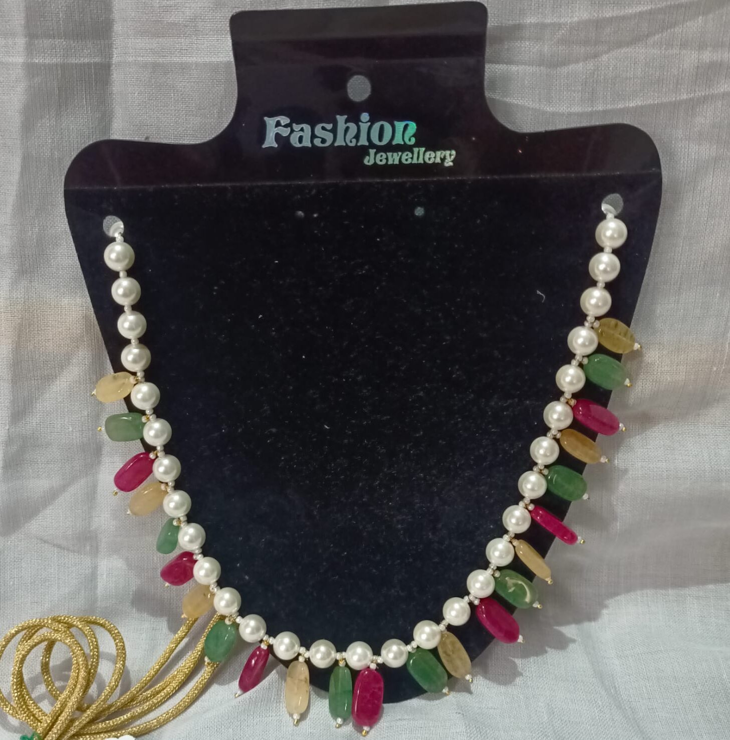 Buy PEARL NECKLESS WITH AGATE STONE